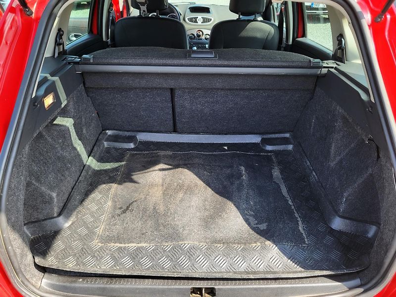 Renault Clio GRANDTOUR 1.2 i 16V ČR 1.majit - fotka 33 z 40