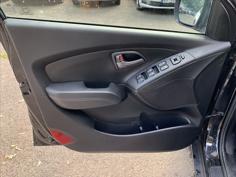 Hyundai ix35 2,0 CRDI AUTOMAT 4x4 ČR,SERVIS - fotka 12 z 17