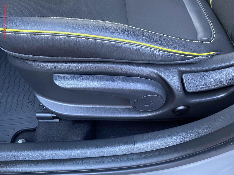 Hyundai Kona (2020) 1.6 T-GDi, 1.maj,ČR, AT - fotka 13 z 17