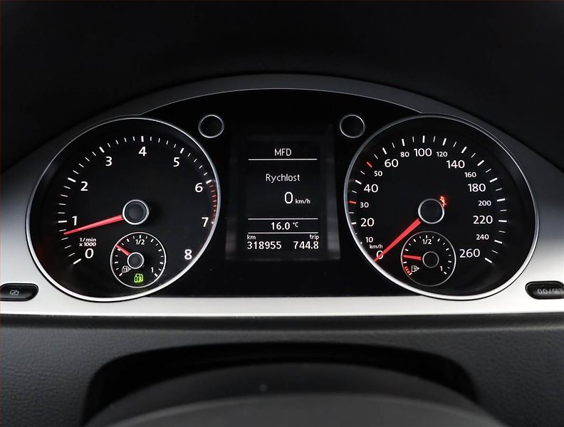 Volkswagen Passat (2009) 1.4 TSI EcoFuel, nová STK - fotka 8 z 14