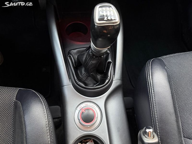 Mitsubishi Outlander (2011) 2.2DI-D,130kw 4x4 7 míst Tažné - fotka 21 z 23
