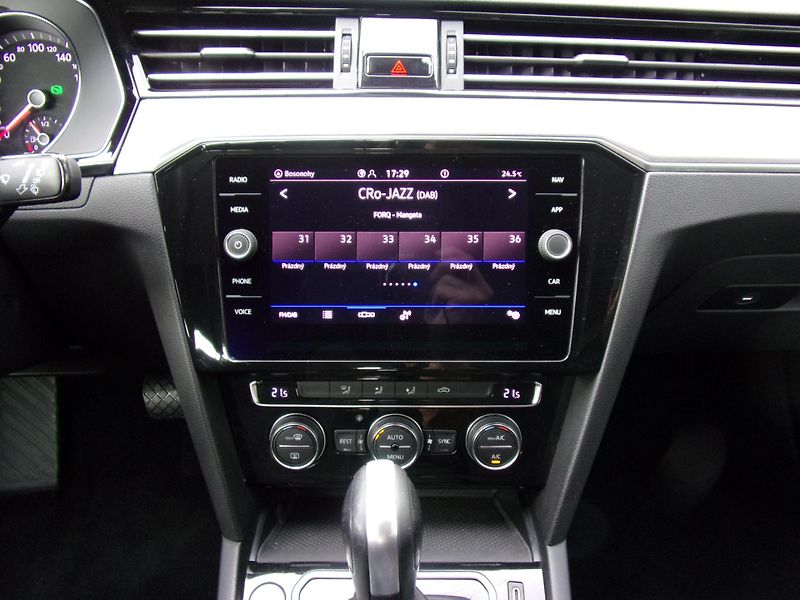 Volkswagen Passat (2019) 2.0TDi 110kW BUSINESS DSG SERV - fotka 11 z 24