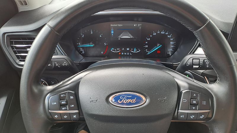 Ford Focus 1.5 EcoBlue Titanium Automat - fotka 23 z 27