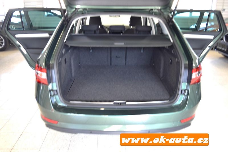 Škoda Superb 1.4 TSI iV DSG 160 kW PRAV.SER - fotka 18 z 63