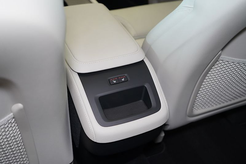 Volvo XC90 B5 PLUS Bright, Vzduch, 360° - fotka 47 z 50