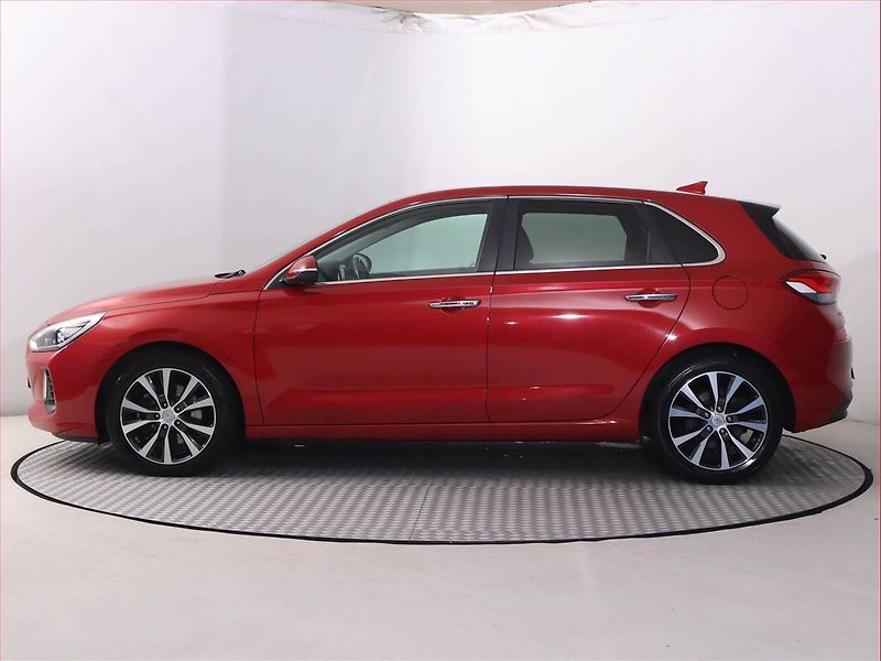 Hyundai i30 (2019) Style 1.4 T-GDI, Serv.kniha - fotka 3 z 21