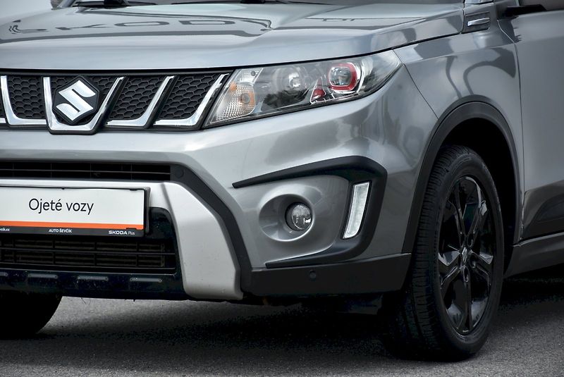 Suzuki Vitara (2017) 1.4 BoosterJet 4x4 automat - fotka 13 z 24