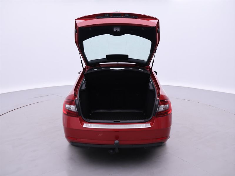 Škoda Octavia 1,8 TSI 132kW DSG Style LED - fotka 9 z 37
