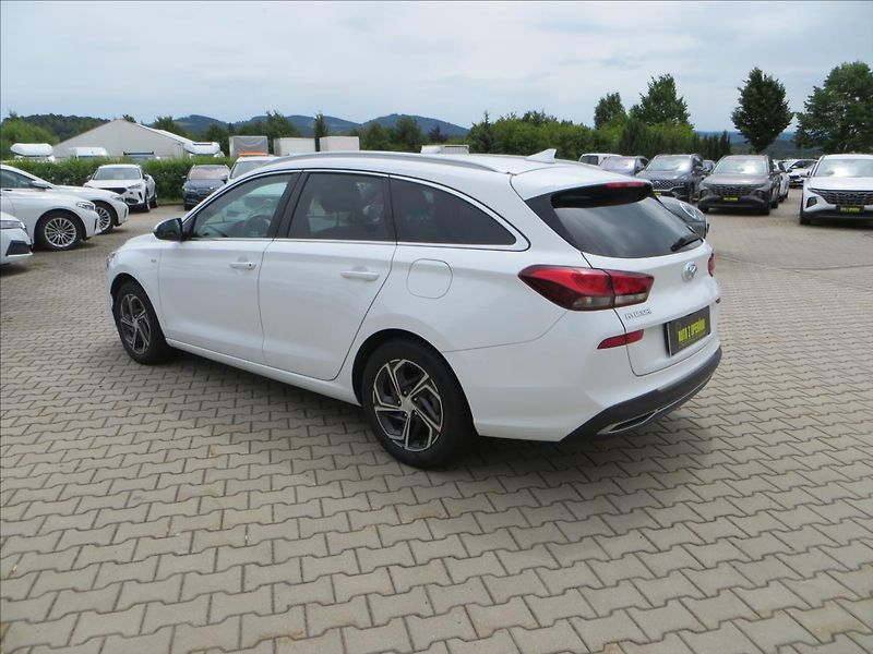 Hyundai i30 1,5 T-GDI mHEV Smart 117 kW - fotka 5 z 26
