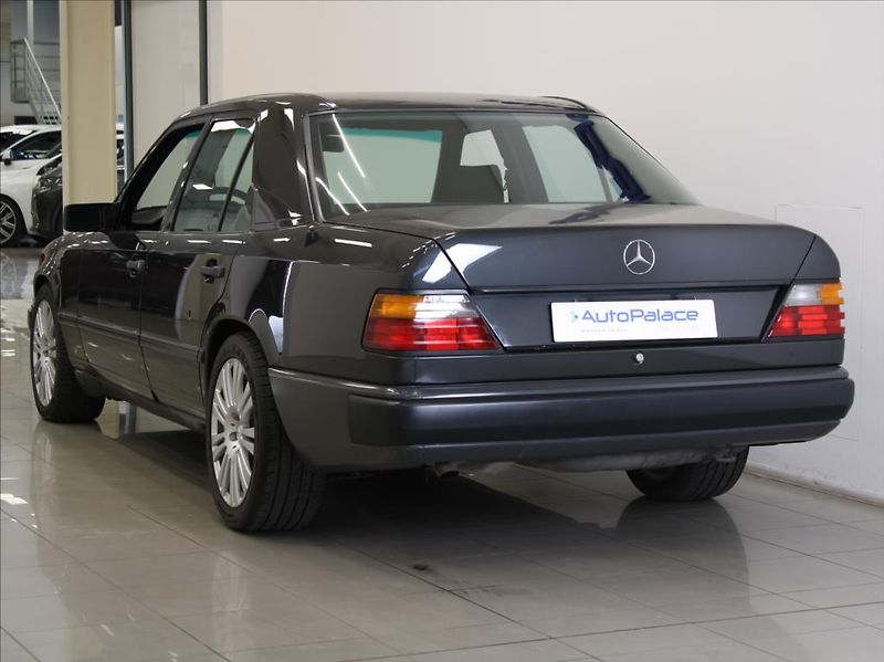 Mercedes-Benz Třídy E 230 97kW 4AT 171tkm.   2,3 - fotka 3 z 17