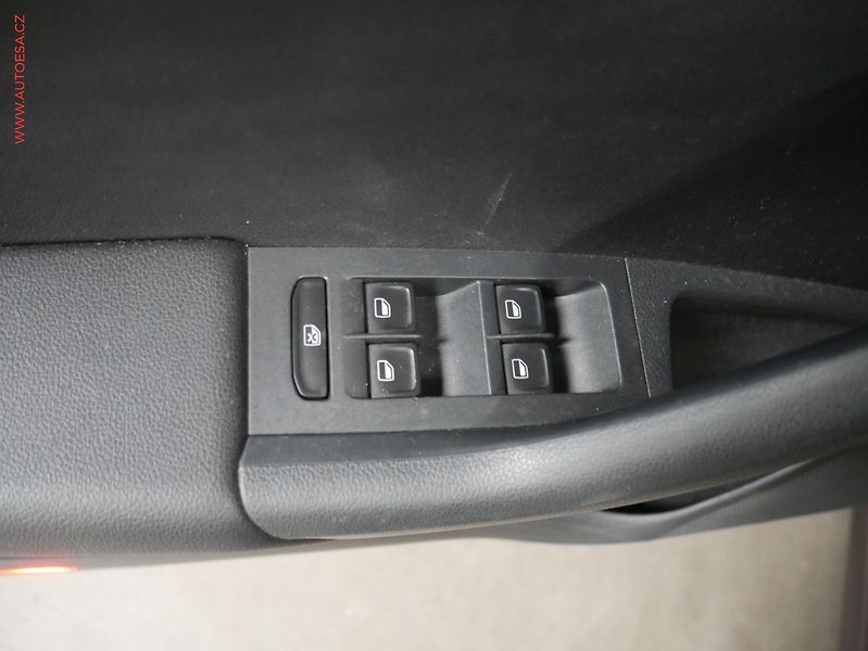Škoda Octavia (2013) 1.6 TDi, ČR, Sport, bixen, - fotka 19 z 21