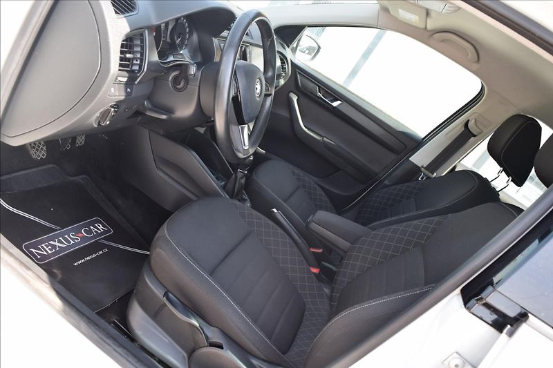 Škoda Fabia 1,2 TSI 66KW TOP VÝBAVA - fotka 15 z 49