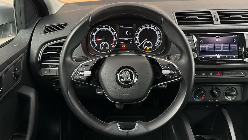 Škoda Fabia 1.0 TSI Ambition Combi - fotka 9 z 24