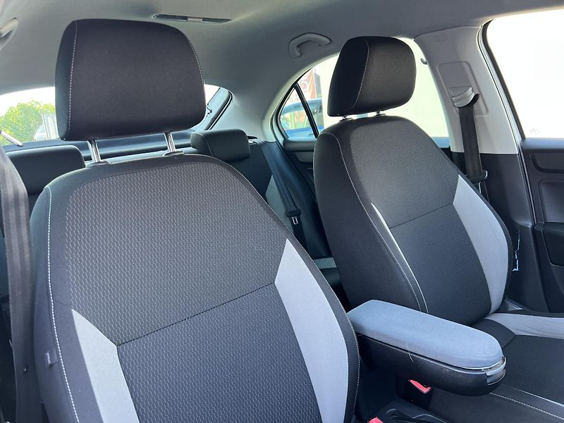 Škoda Rapid 1.4TSi 90kw DSG KLIMA ALU ČR - fotka 30 z 38