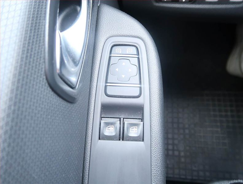 Renault Clio (2017) 1.2 16V, Tempomat - fotka 14 z 14