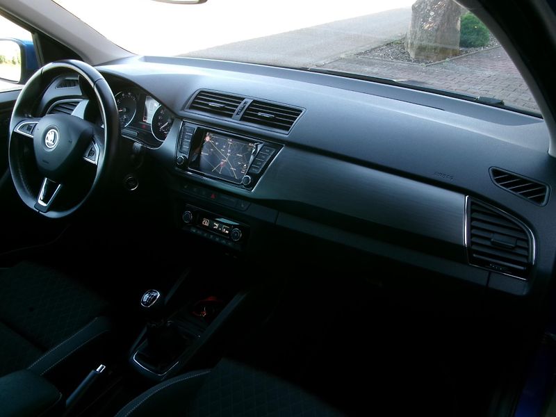 Škoda Fabia 1,2 TSI AUTOKLIMA TAŽ NAVI - fotka 26 z 29