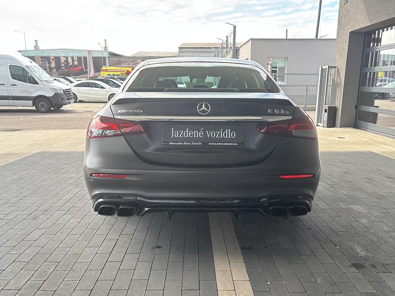 Mercedes-Benz Třídy E (2023) E 63 S AMG 4M+ sedan - fotka 13 z 51