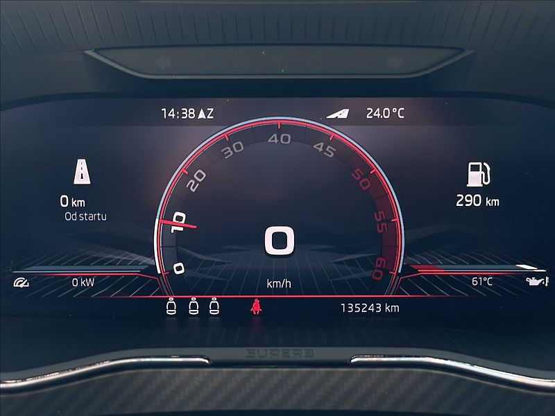 Škoda Superb 2,0 TDI Combi Sportline DCC - fotka 10 z 24