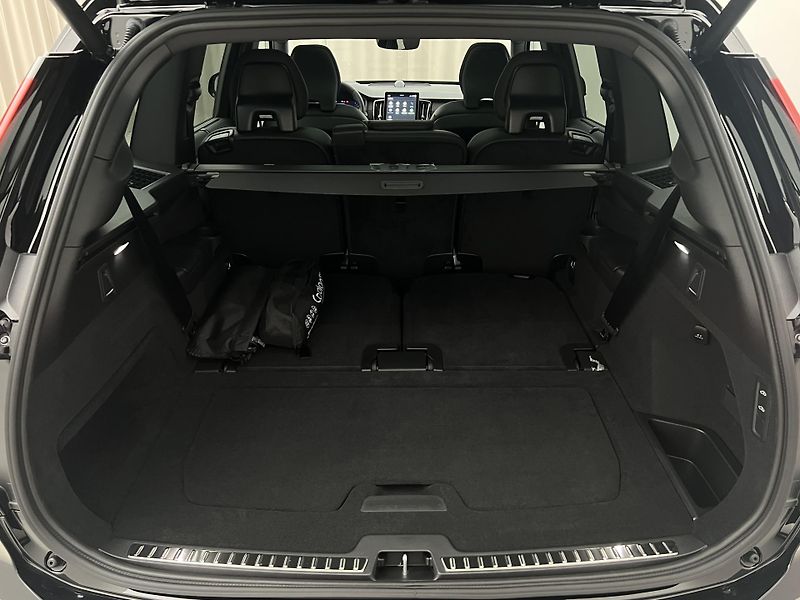 Volvo XC90 (2026) B5 AWD BLACK EDITION PLUS - fotka 8 z 49