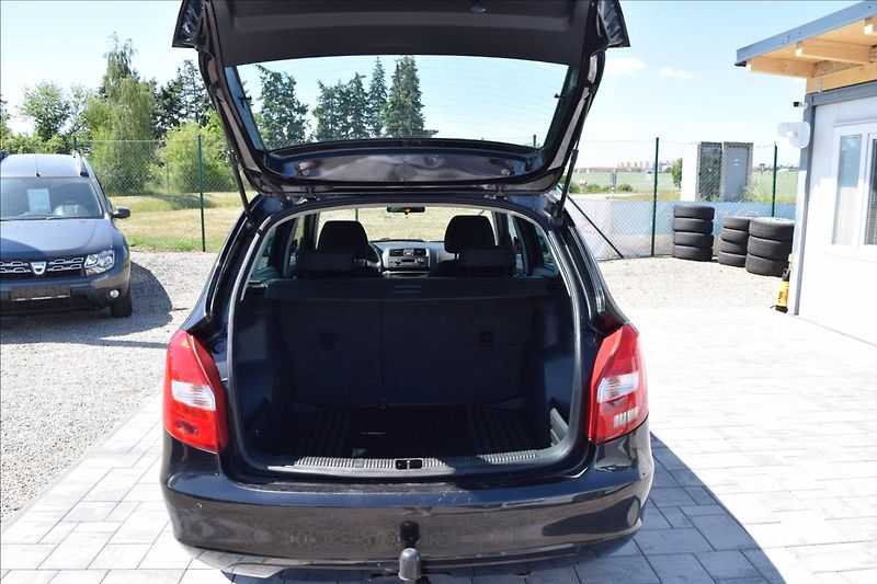 Škoda Fabia 1,6 TDI TAŽNÉ PO SERVISE ALU - fotka 24 z 46