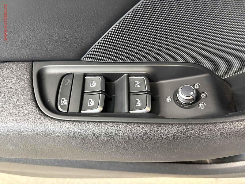 Audi A3 (2018) 2.0 TFSI quattro, AT, navi - fotka 12 z 17