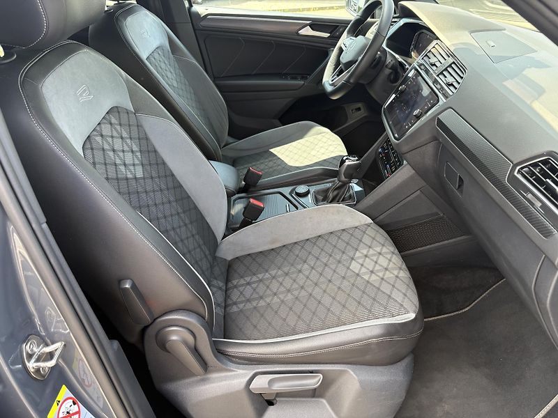 Volkswagen Tiguan 2.0 TSI DSG 4MOTION R-LINE 140 - fotka 19 z 28