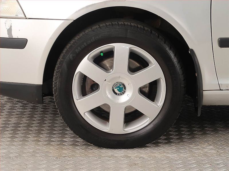 Škoda Octavia (2007) Ambiente 2.0 TDI, nová STK - fotka 14 z 16