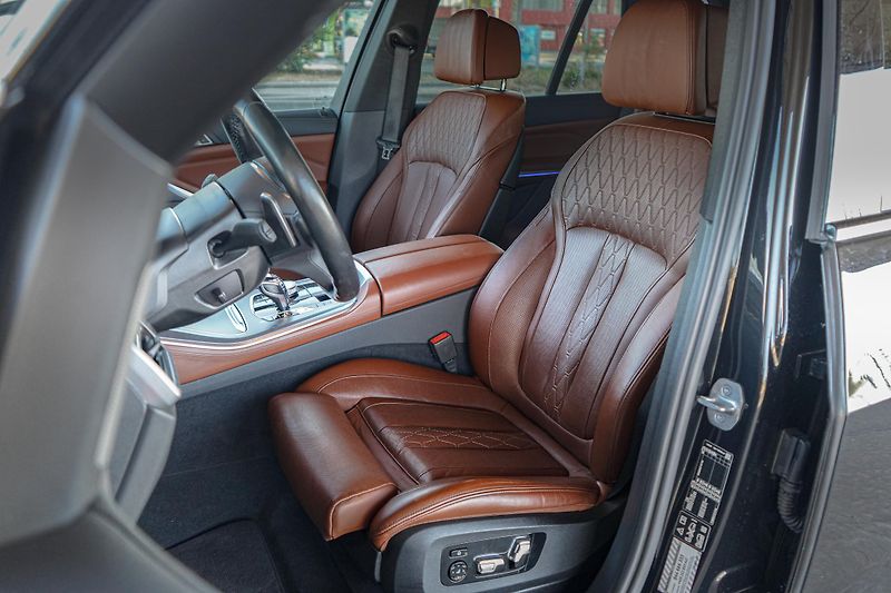 BMW X5 (2022) BMW X5 M50i - fotka 11 z 50