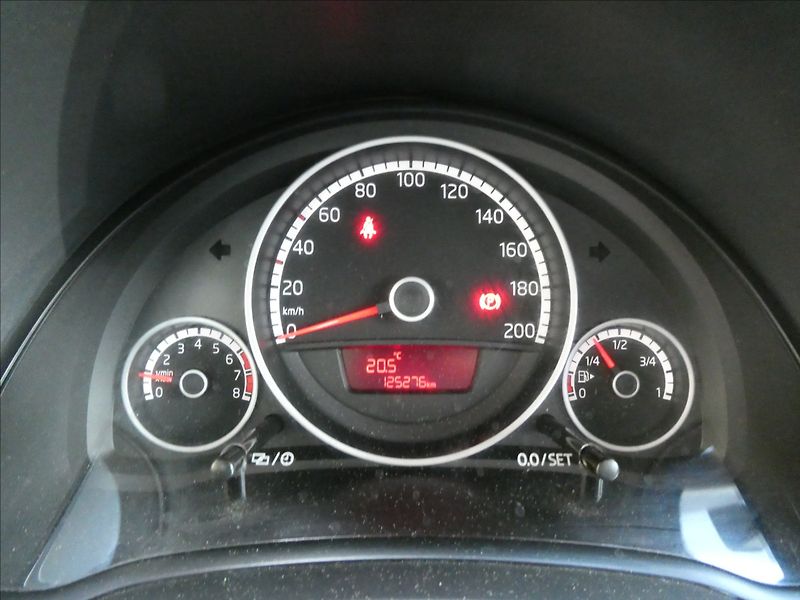 Volkswagen up! 1,0 MPi CLUB 55kW - fotka 32 z 47