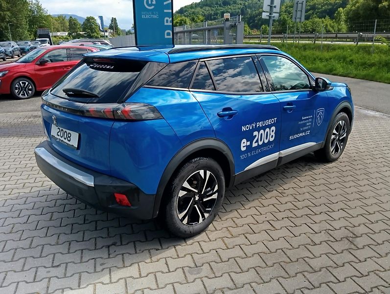 Peugeot 2008 (2021) e-AllurePack ELEKTRO 100 kW - fotka 6 z 21