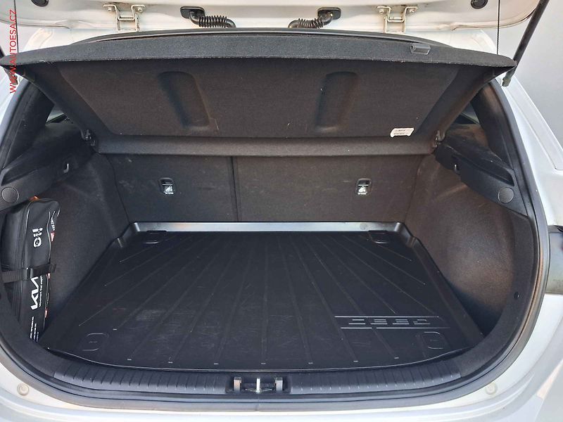 Kia Ceed (2022) 1.5T-GDi, 1.maj,ČR, Navigace - fotka 7 z 17