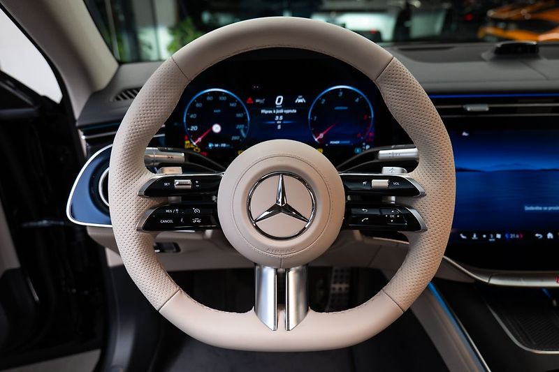 Mercedes-Benz Třídy S - fotka 6 z 27