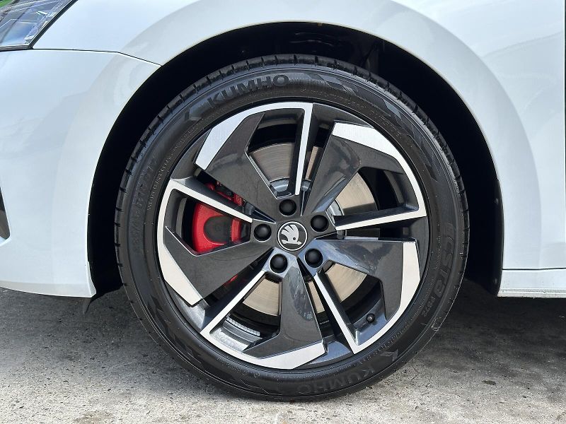 Škoda Octavia RS 2.0TSi DSG 265PS NAVI V.Ped - fotka 10 z 51