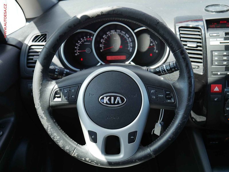 Kia Venga (2011) 1.6 CVVT, AT, tempo, park - fotka 13 z 18
