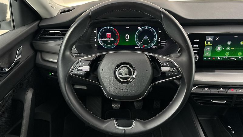 Škoda Octavia 2.0 TDI Ambition Combi - fotka 9 z 24