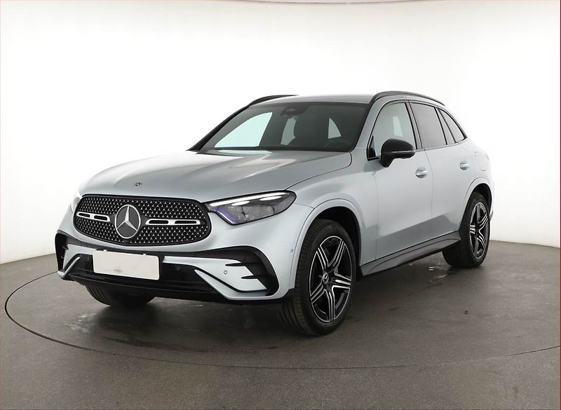 Mercedes-Benz GLC (2025) 300 de 4MATIC, AMG LINE - fotka 2 z 29