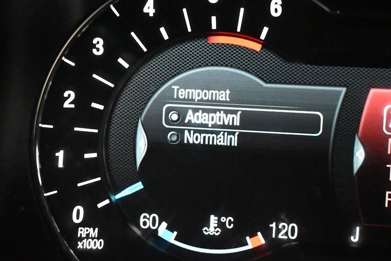 Ford Mondeo (2020) 2.0 4x4 140 KW LED ACC SONY 8A - fotka 23 z 37