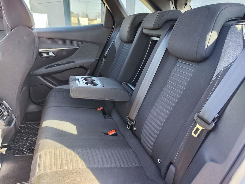 Peugeot 3008 1.2 Pure tech/96kW ACTIVE PACK - fotka 10 z 33