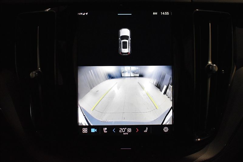 Volvo XC60 2,0 T6 AWD Plus - fotka 20 z 24
