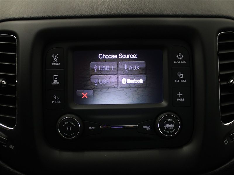 Jeep Compass 1,6 MultiJet 88kW VÝPRODEJ! - fotka 10 z 18