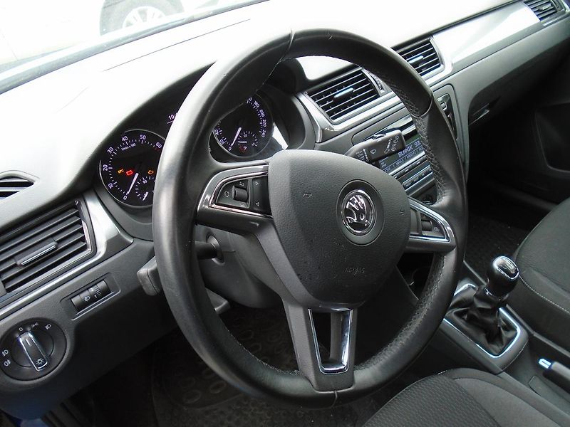 Škoda Rapid 1.2  77 kw servisní historie  - fotka 21 z 50