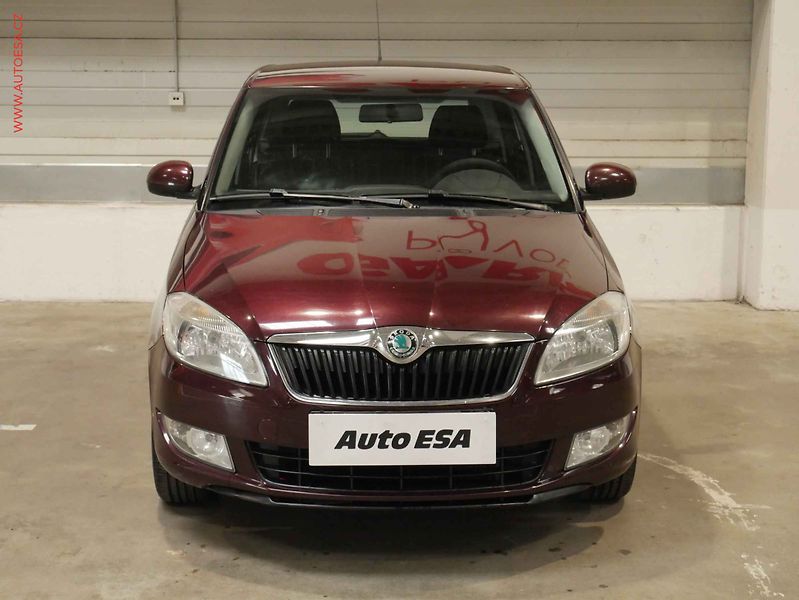 Škoda Fabia (2011) 1.2 HTP, ČR, AC, TZ - fotka 2 z 15