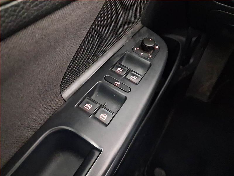 Volkswagen Golf (2010) 1.6 TDI, po STK, Tažné - fotka 16 z 18