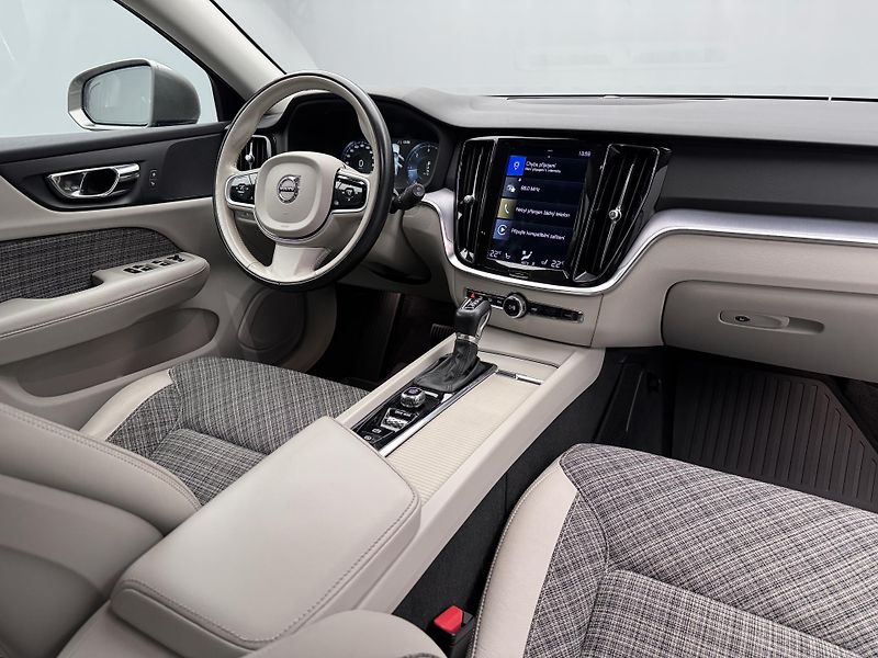 Volvo V60 CC D4 AWD MOMENTUM POLESTAR  - fotka 23 z 40
