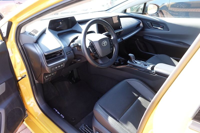 Toyota Prius 2.0 PHEV Executive sada komple - fotka 13 z 35