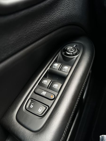 Jeep Compass 1.4 MultiAir 103kW Night Eagle - fotka 17 z 22