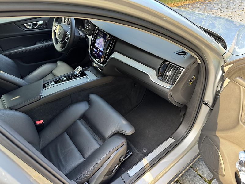 Volvo V60 (2022) B4 Mild Hybrid Inscription - fotka 9 z 20