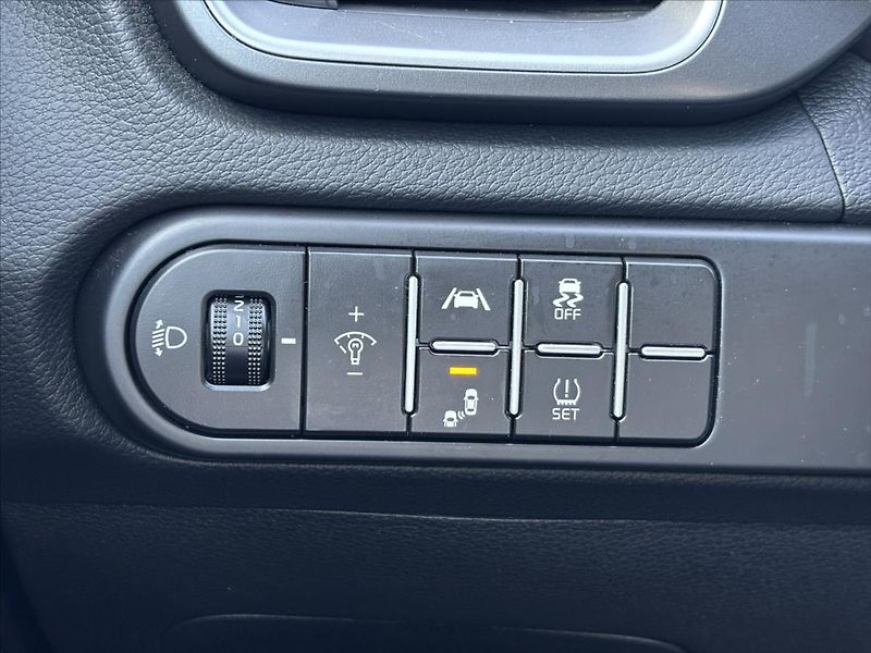 Kia Ceed 1,5 TGDi AT TOP ZÁRUKA ADAPTIV - fotka 33 z 45