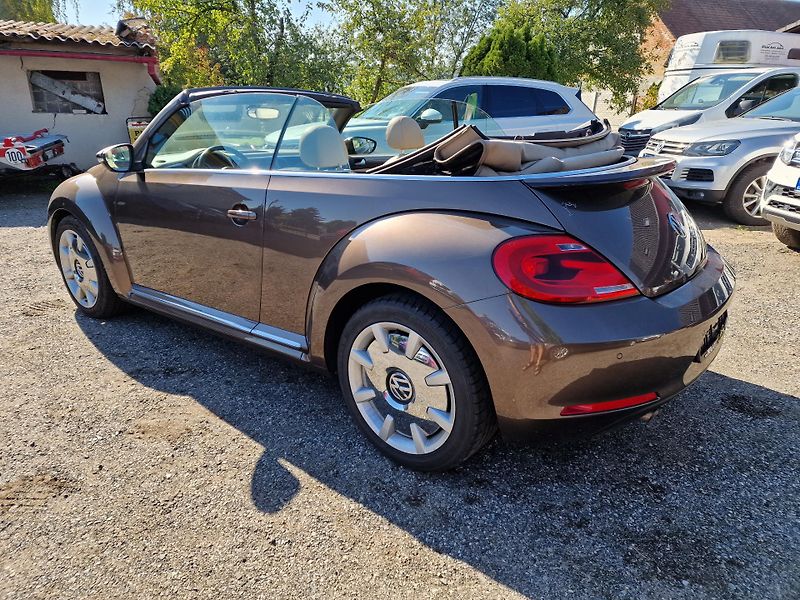 Volkswagen Beetle CABRIO 2,0TDI DESIGN - fotka 10 z 22