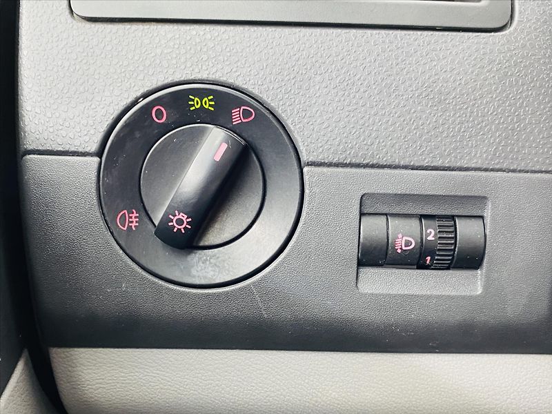 Volkswagen Transporter 2,0 TDI 75kW 9Míst - fotka 13 z 20